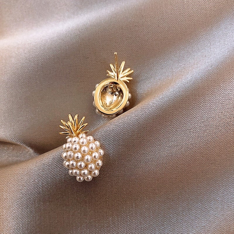 Gold cluster pearl stud earrings