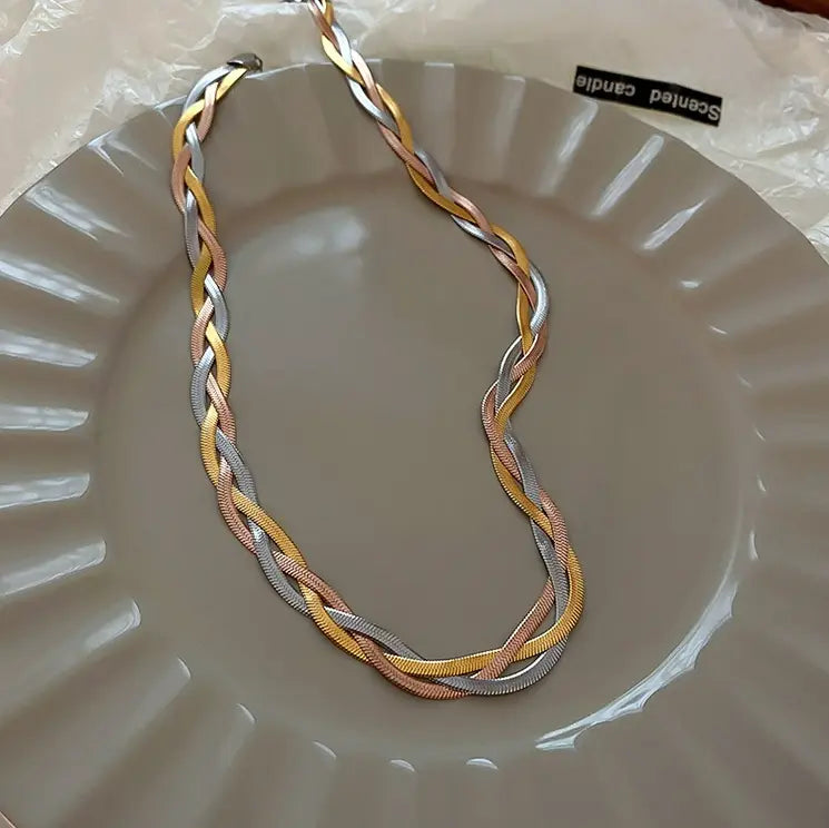 1+1 Offer: Elegant necklace made of gold and silver