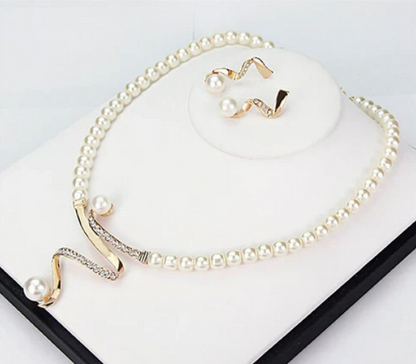 Natural pearl necklace + earring set