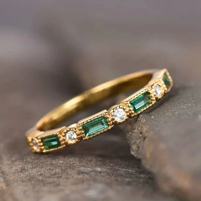 1+1 Offer: Vintage Green Zirconia Gold Ring + Time Necklace with Emerald in Gold