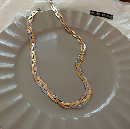 1+1 Offer: Elegant necklace made of gold and silver