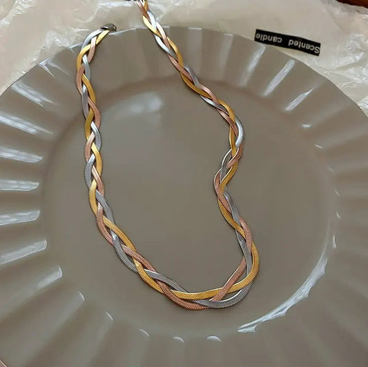 1+1 Offer: Elegant necklace made of gold and silver