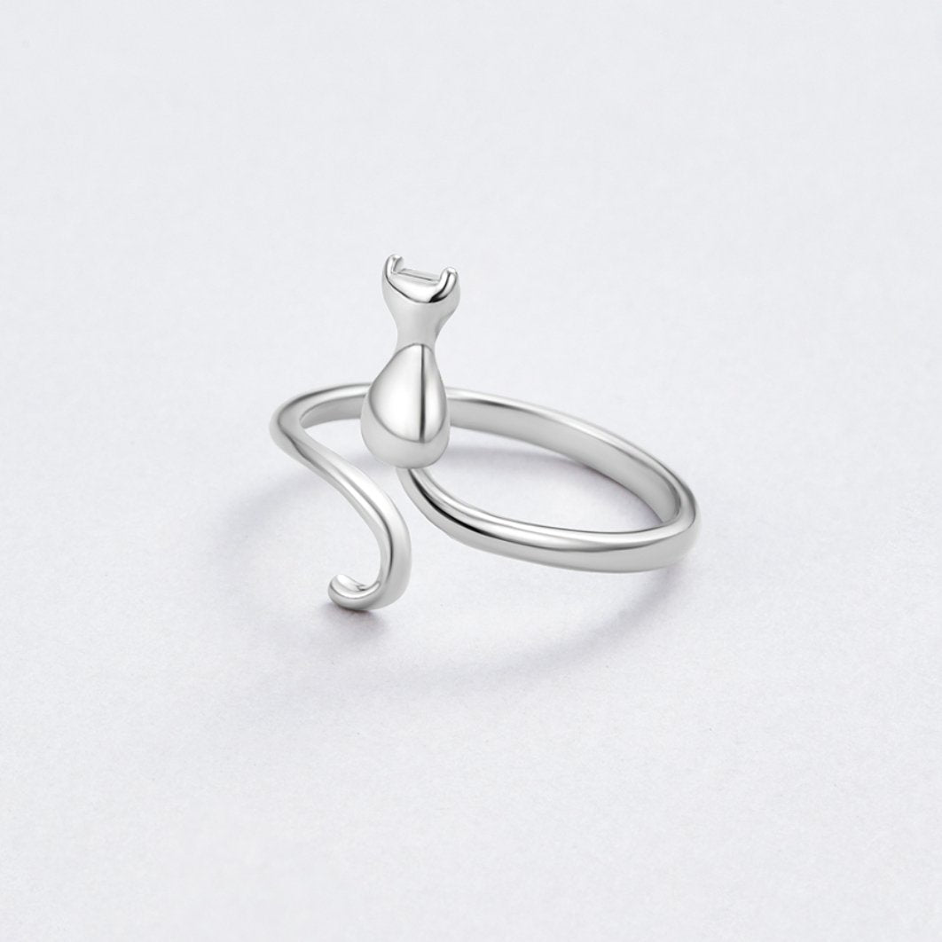 Silver cat motif ring